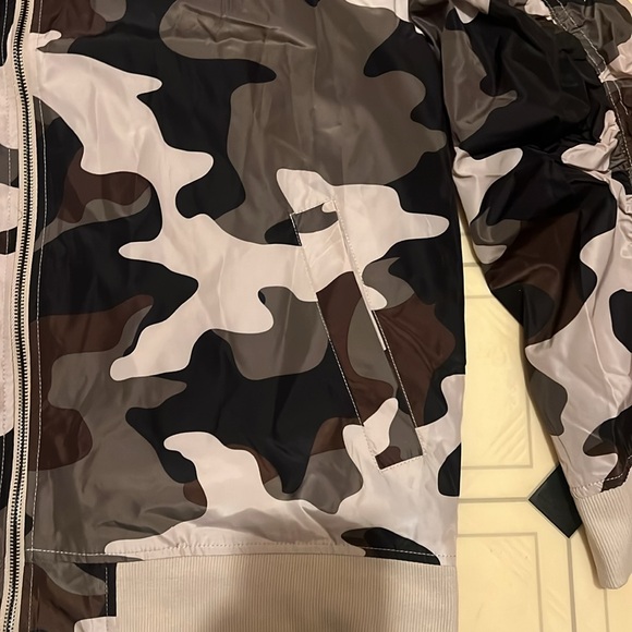 Elwood side pocket camouflage lightweight zip down jacket size XL EUC - Picture 5 of 6